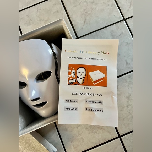 NEW IN BOX 7 Colors LED Light Photon Face Neck Mask Rejuvenation Facial - Picture 3 of 10